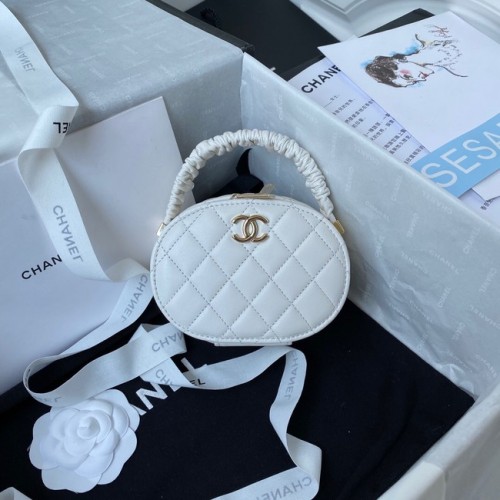 Chanel Lammfell-Henkeltasche AP27301 weiß
