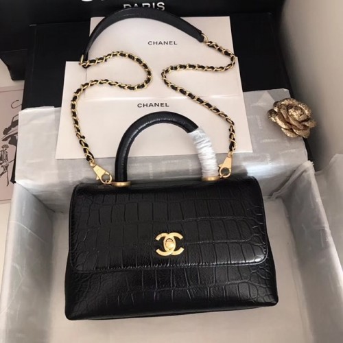 Chanel Original Kalbsleder-Überschlagtasche mit oberem Griff A92290, schwarzes und goldfarbenes Metall