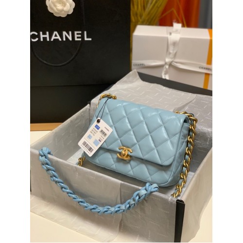 Chanel kleine Umhängetasche Lammleder&goldfarbenes Metall AS3206 himmelblau