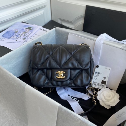 Chanel kleine Klappe Lingge Bubble Bag Kalbsleder Goldfarbenes Metall AS2232 schwarz