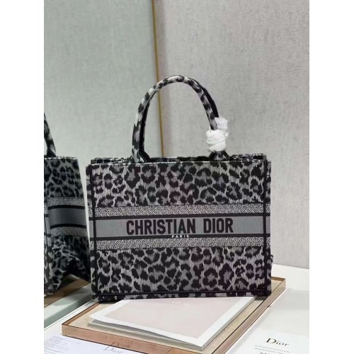 DIOR BOOK TOTE Stickerei M1296ZR Schwarzer Leopardenprint