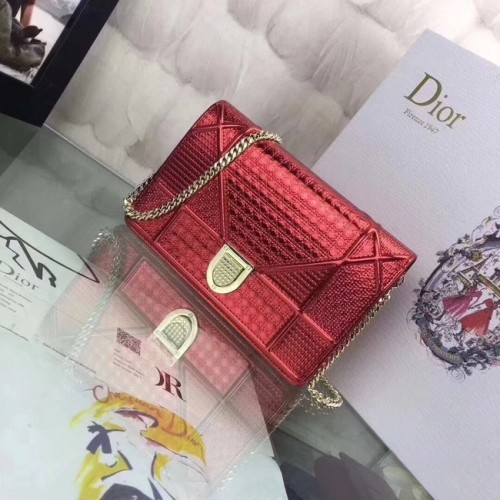 DIORAMA BRIEFTASCHE MIT KETTENCLUTCH METALLISCHES KALBSLEDER MIT MICRO-CANNAGE-MOTIV S0328 rot