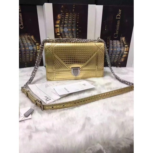 Dior Schultertasche aus Kalbsleder M9669 gold