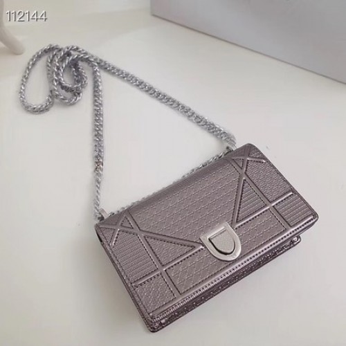 Dior DIORAMA Lederkettentasche S0328 Silbergrau
