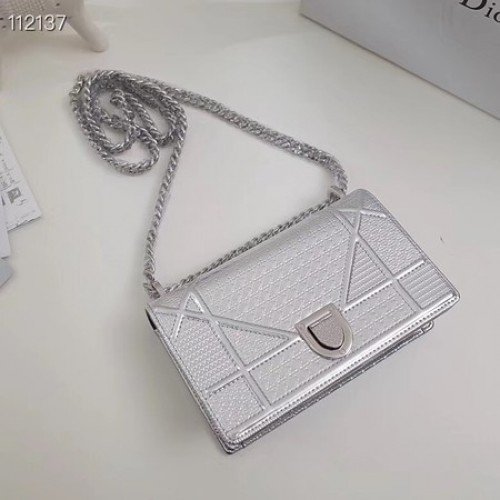 Dior DIORAMA Lederkettentasche S0328 Silber