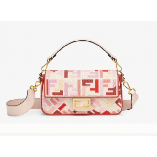 FENDI BAGUETTE Tasche aus der Lunar New Year Limited Capsule 8BR600A Kollektion