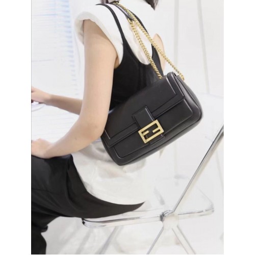 FENDI BAGUETTE CHAIN Tasche aus schwarzem Nappaleder 8BR783A