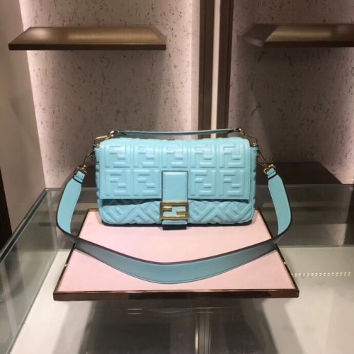 FENDI BAGUETTE große Umhängetasche 8BR771A hellblau