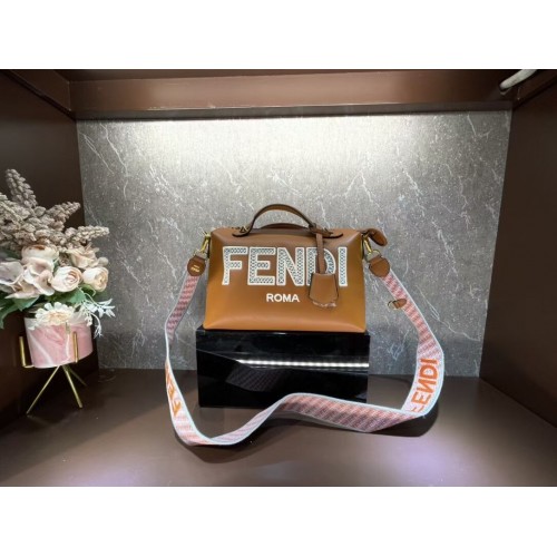 FENDI Tasche aus geflochtenem Stroh F6535 Kamel