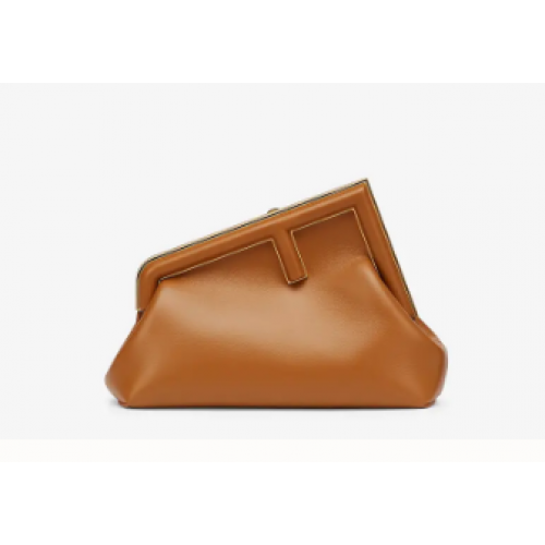 FENDI FIRST SMALL Tasche aus karamellfarbenem Leder 8BP129A