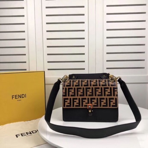 FENDI Kan I Leder Umhängetasche F9235 schwarz