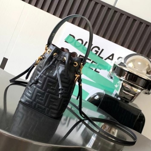 FENDI Mini-Tasche Mon Tresor aus Leder 8BS010 schwarz