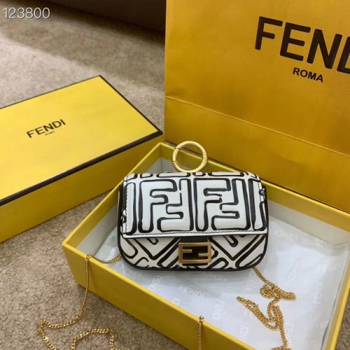 FENDI NANO BAGUETTE CHARM Nappaleder 7AR844