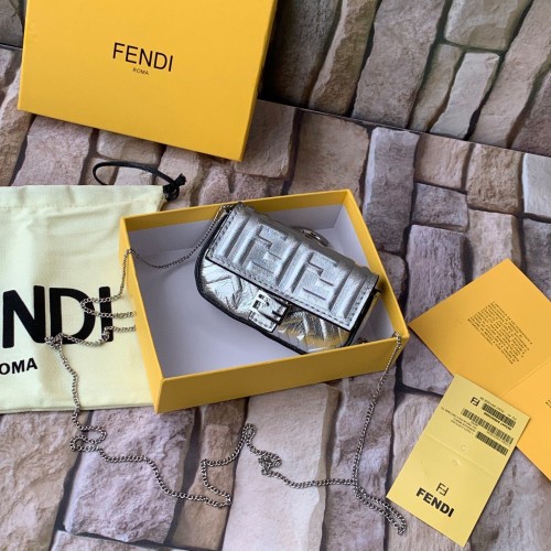 FENDI NANO BAGUETTE CHARM Nappaleder 7AR844 Silber