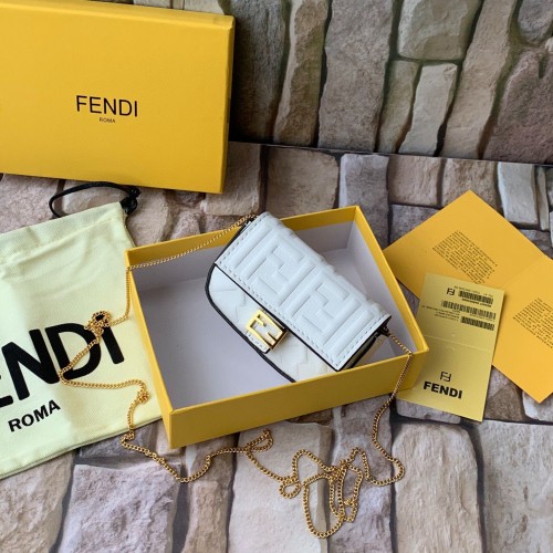 FENDI NANO BAGUETTE CHARM Nappaleder 7AR844 Weiß