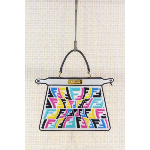 FENDI PEEKABOO ICONIC ESSENTIALLY Ledertasche F1516 Farbe