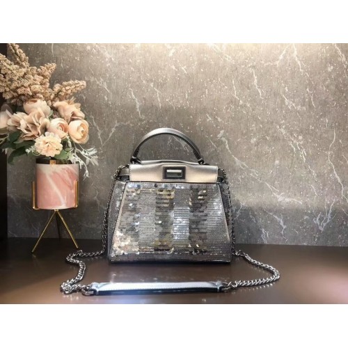 FENDI Mini-Tasche aus der Limited Capsule Collection zum chinesischen Neujahr Code: 8BN309A Silber