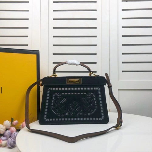 FENDI PEEKABOO ICONIC mit schwarzem Stickdekor F6509
