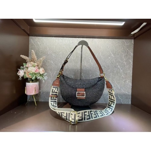 FENDI SMALL CROISSANT Tasche aus geflochtenem Stroh 8BR790AFG schwarz