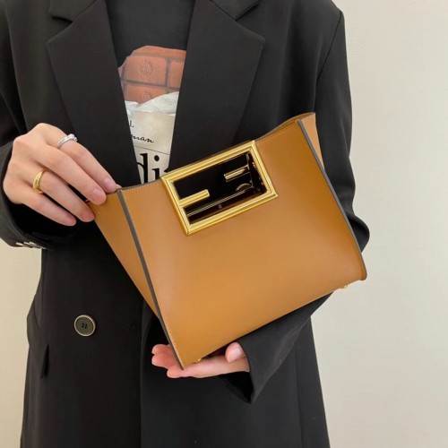 FENDI WAY kleine Ledertasche 5FB6846 braun