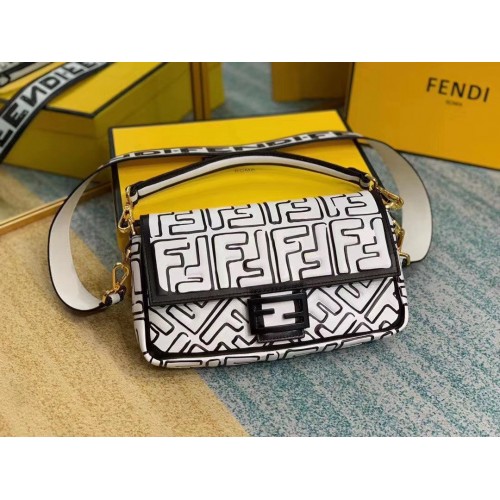 Fendi BAGUETTE Original Ledertasche F2468 Weiß