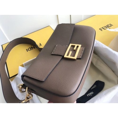 Fendi BAGUETTE Umhängetasche 8BR600 grau