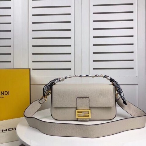 Fendi BAGUETTE Ledertasche F2466 beige
