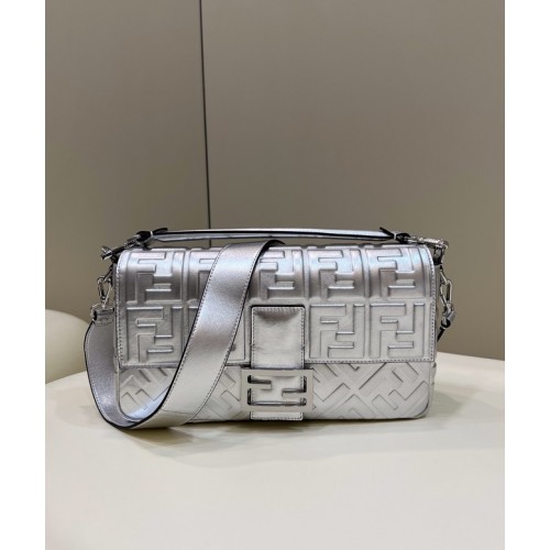 Fendi Baguette Große Ledertasche 8BR771A Silber