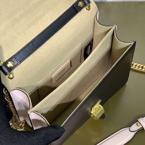 Fendi KAN I SMALL Mini-Tasche aus rotem Leder 8M0381 schwarz