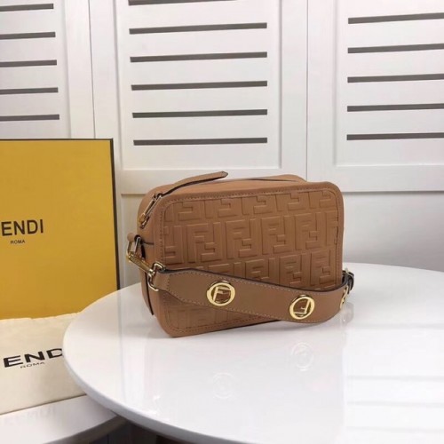Fendi MINI CAMERA CASE Ledertasche 8BS019A apricot