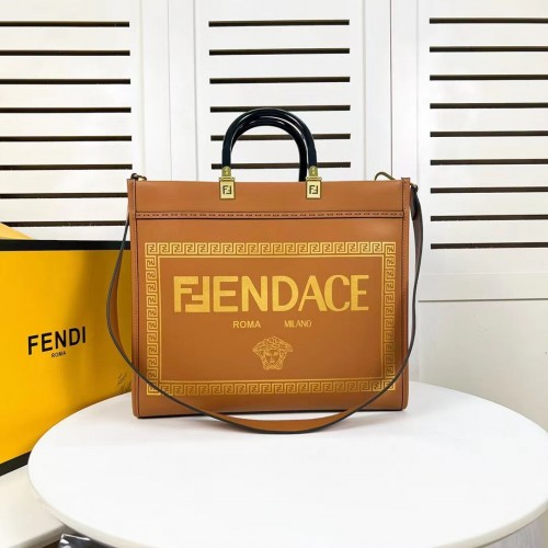 Fendi Sunshine Medium Fendace Bedruckter Shopper aus Leder mit Logo 8BH386A braun