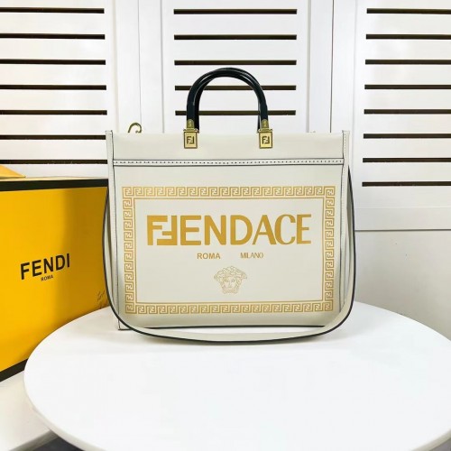 Fendi Sunshine Medium Fendace Bedruckter Shopper aus Leder mit Logo 8BH386A weiß