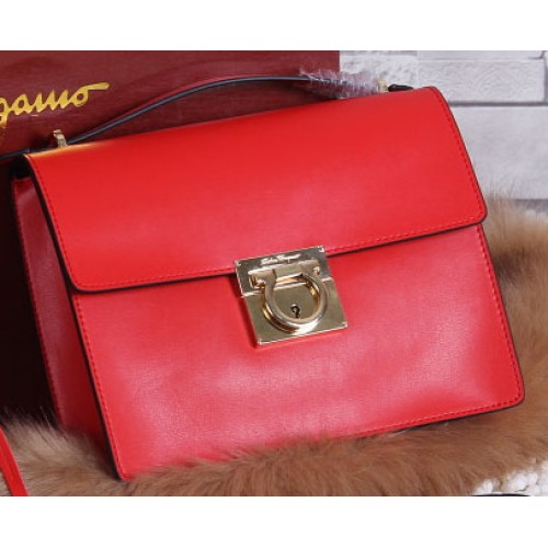 Ferragamo Medium Schultertasche aus Kalbsleder SF0614 Rot