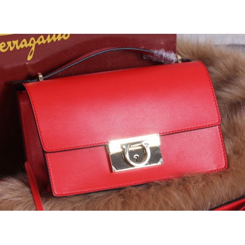 Ferragamo Medium Schultertasche aus Kalbsleder SF099 Rot