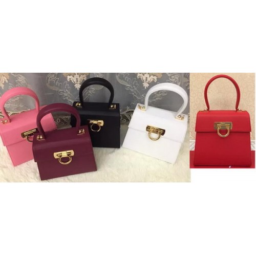 Ferragamo Kleine Umhängetasche aus Kalbsleder SF0618