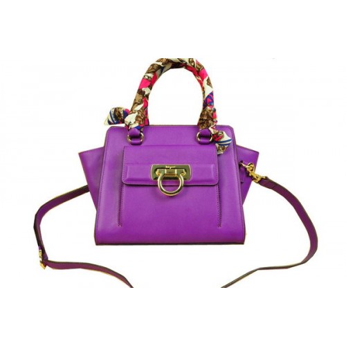Ferragamo Schultertasche aus weichem Kalbsleder SF8815 Lavendel