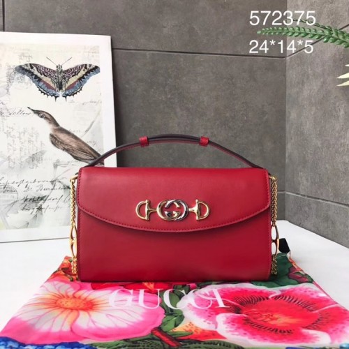 GUCCI Zumi kleine Umhängetasche aus Leder 572375 rot