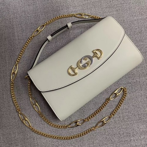 GUCCI Zumi kleine Umhängetasche aus Leder 572375 weiß