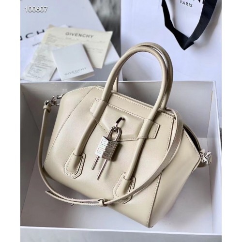 Givenchy kleine Antigona-Tasche aus genarbtem Original-Kalbsleder BB0512 Off White