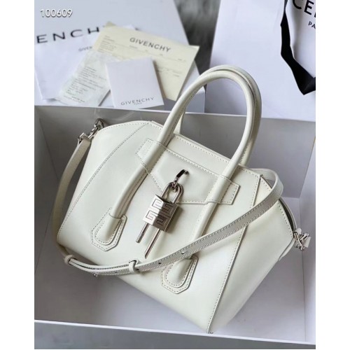 Givenchy Kleine Antigona-Tasche aus genarbtem Original-Kalbsleder BB0512 Weiß