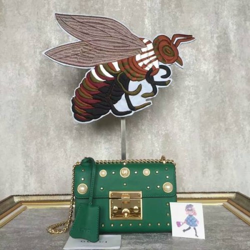 Gucci Schultertasche aus Leder mit Vorhängeschloss und Nieten 432182A Grün