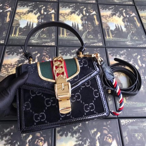 Gucci Sylvie Mini-Tasche aus GG-Samt 470270 schwarz