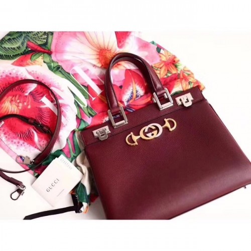 Gucci Zumi Kleine Henkeltasche aus genarbtem Leder 569712 Burgund