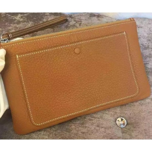 Hermes Clutch aus genarbtem Leder H88016 Weizen
