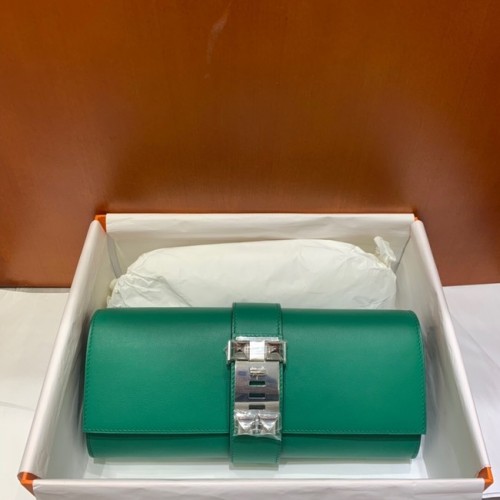 Hermes H Medor Swift Leather Clutch 37566 grün & silberne Hardware
