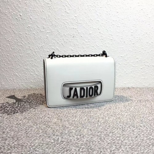 JADIOR FLAP BAG AUS WEISSEM KALBSLEDER M9000