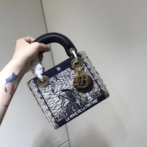 LADY DIOR besticktes Rindsleder AD0168-1