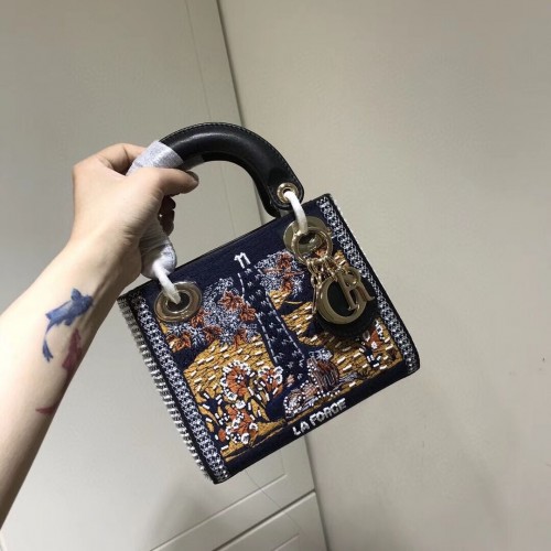 LADY DIOR besticktes Rindsleder AD0168-2