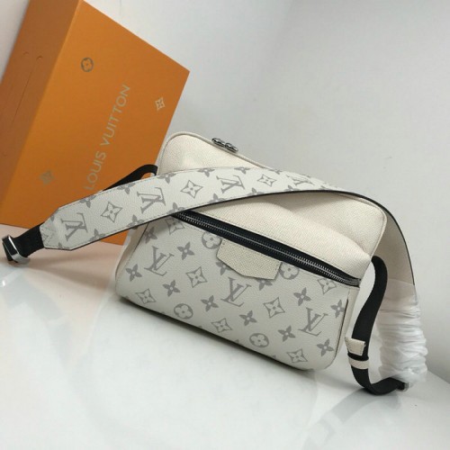 Louis Vuitton Monogram Canvas Messenger PM Weiß M43845