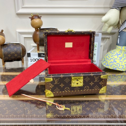 Louis Vuitton NICE SCHMUCKETUI M20292 rot